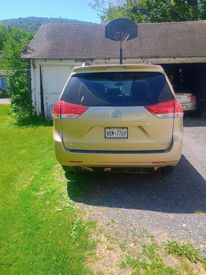 Used 2013 Toyota Sienna LE FWD image 9