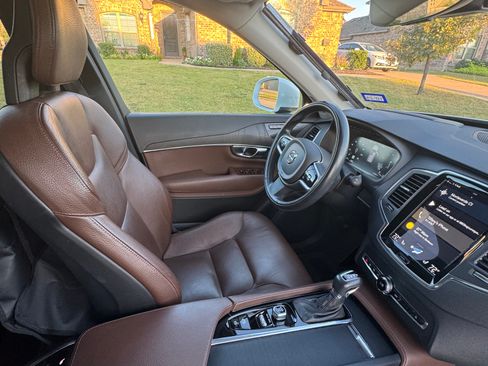 Used 2020 Volvo XC90 T6 Momentum image 12