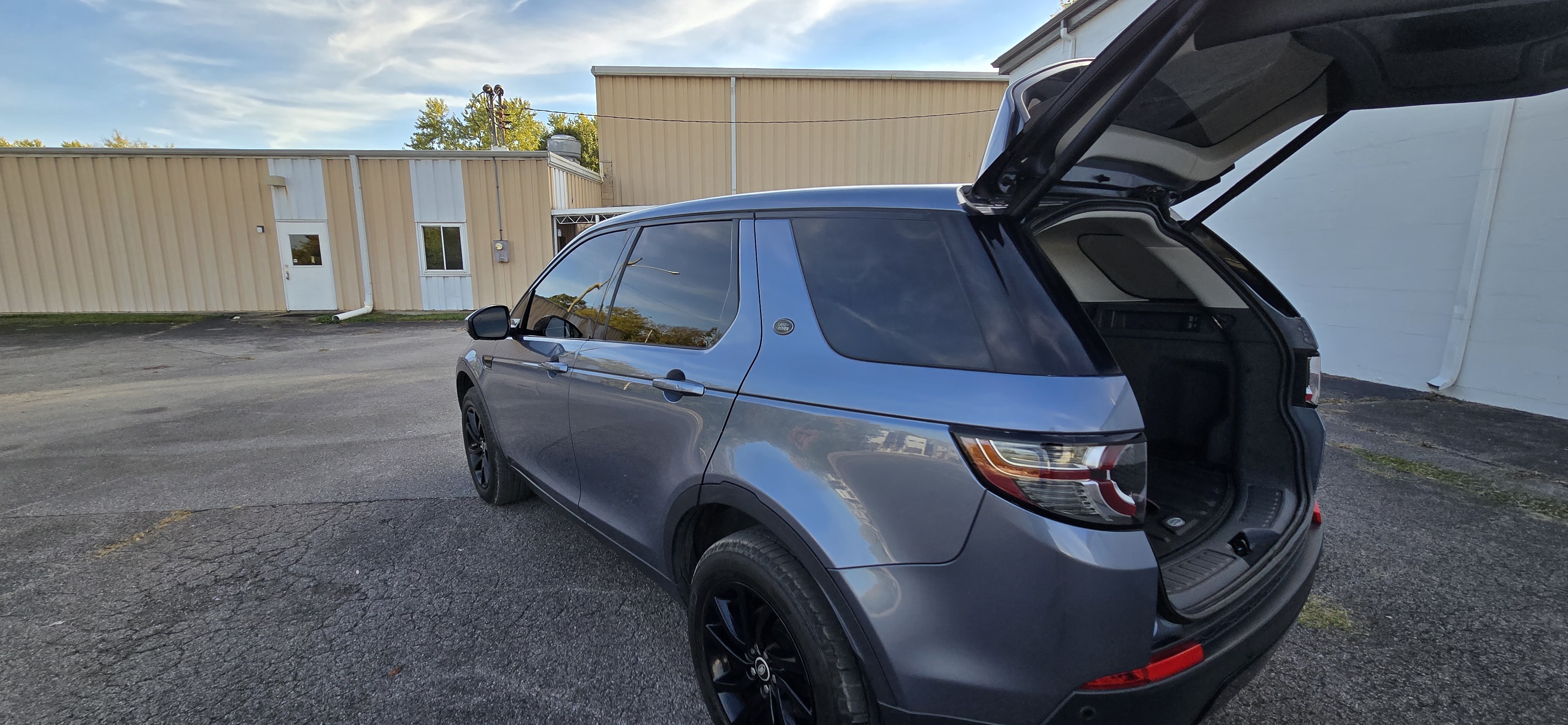 Used 2018 Land Rover Discovery Sport HSE AWD/4WD image 4