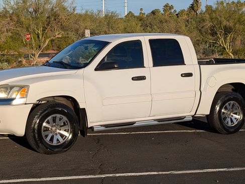 Used 2007 Mitsubishi Raider LS image 1