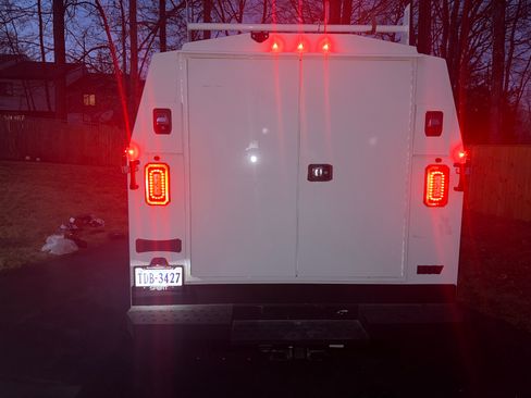 Used 2024 Chevrolet Express 3500 w/ Power Convenience Package image 5