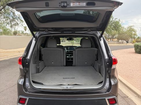 Used 2017 Toyota Highlander Limited w/ Carpet Mat Package FWD image 9