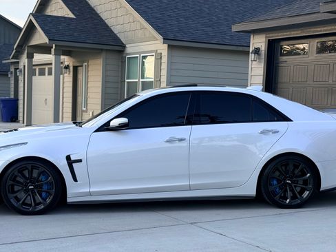 Used 2017 Cadillac CTS V w/ Luxury Package RWD image 5