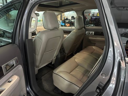 Used 2010 Lincoln MKX AWD image 18