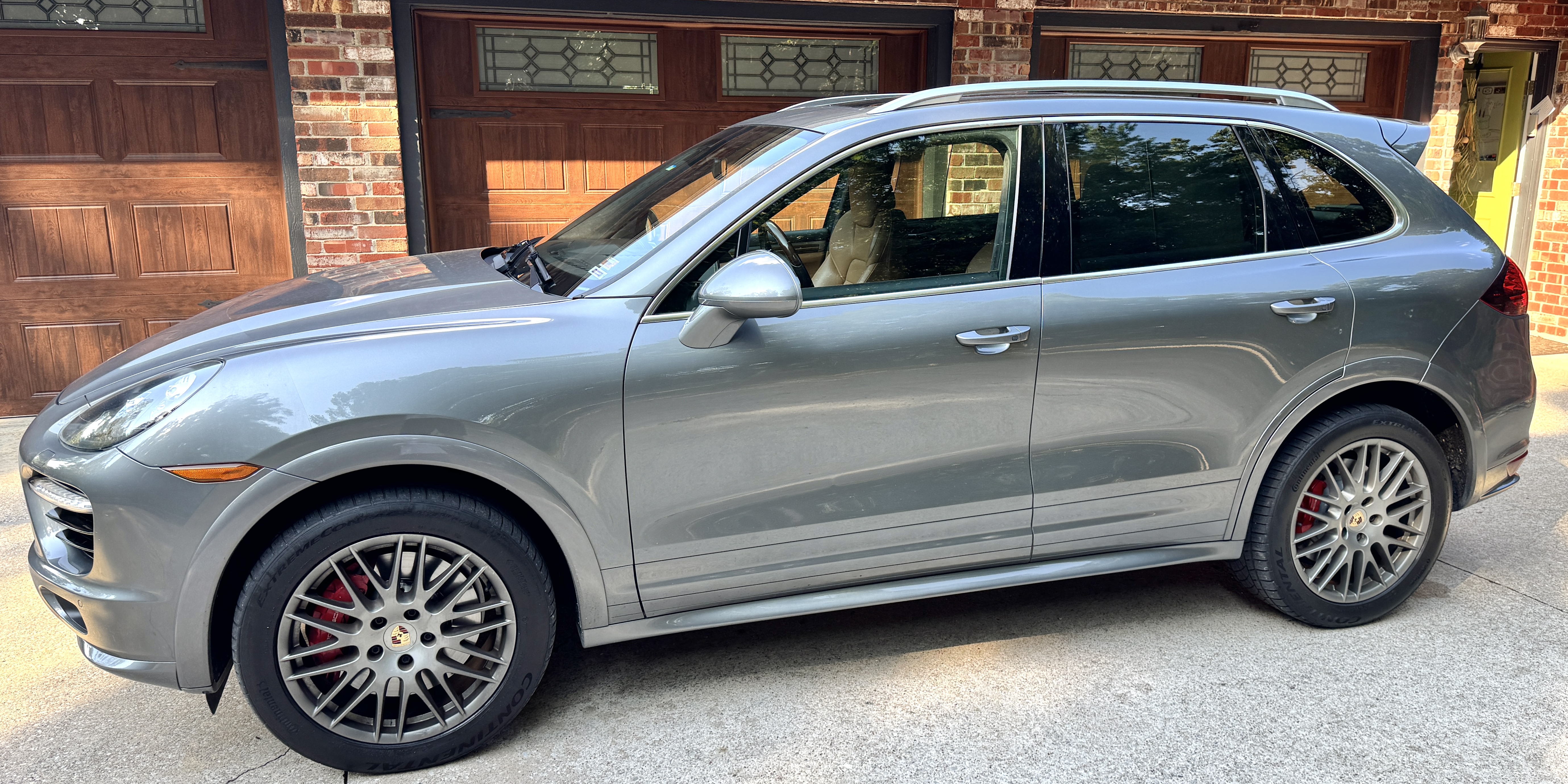 Used 2014 Porsche Cayenne Turbo S AWD/4WD image 11