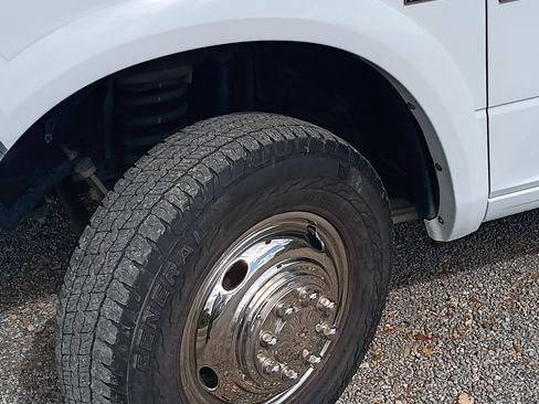 Used 2014 RAM 3500 Tradesman w/ Chrome Appearance Group image 4