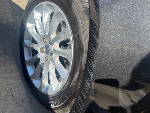 Used 2015 Land Rover Range Rover HSE image 10