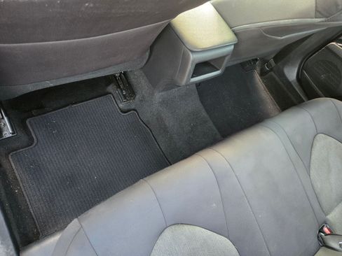 Used 2020 Toyota Camry LE FWD image 16