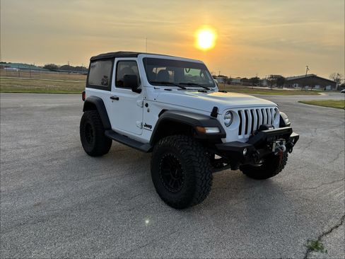 Used 2023 Jeep Wrangler Sport image 8