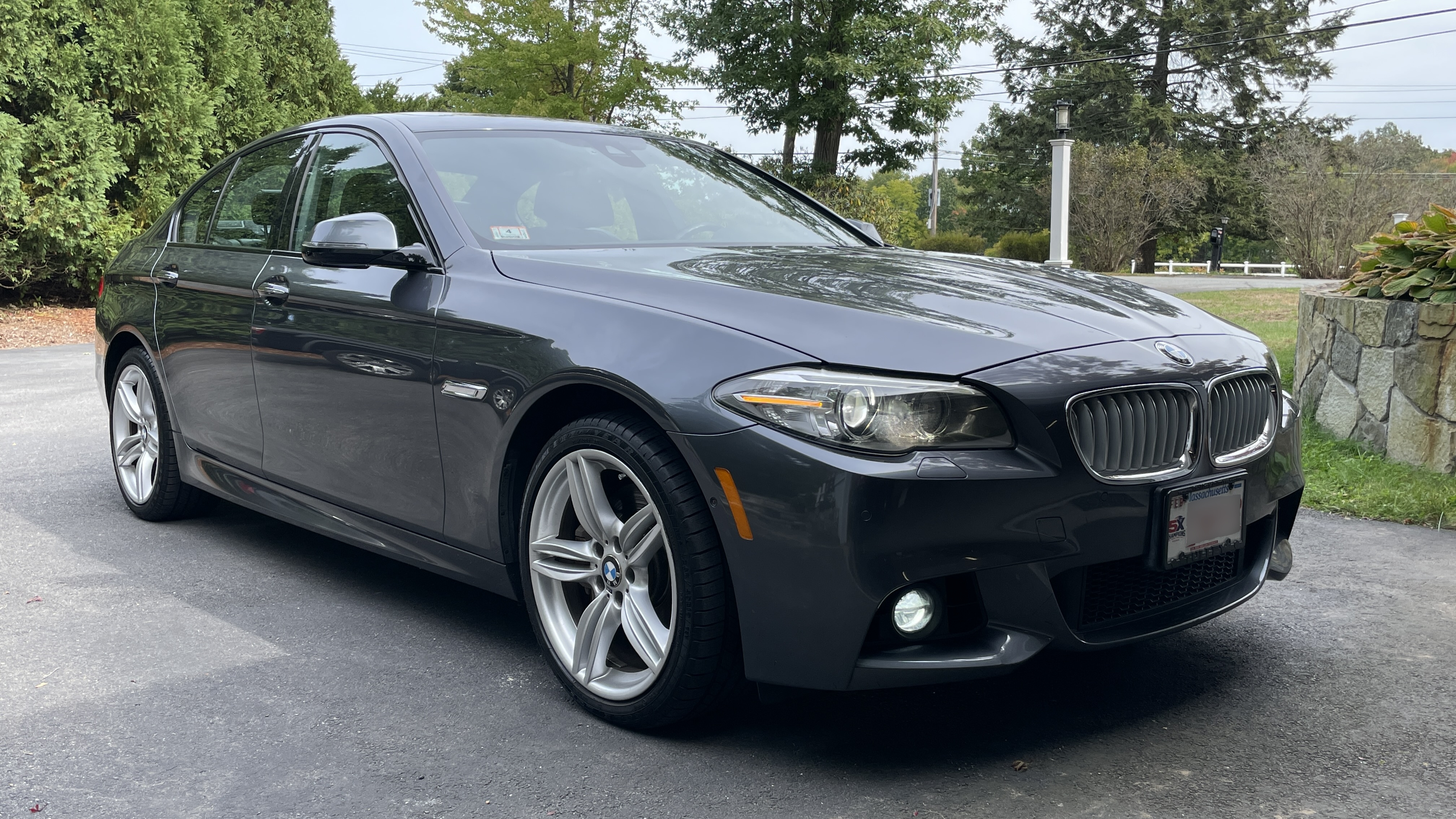 Used 2016 BMW 550i xDrive Sedan AWD/4WD image 1