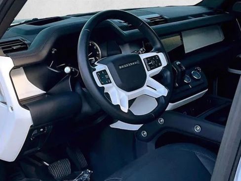 Used 2023 Land Rover Defender 110 S image 11