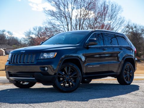 Used 2012 Jeep Grand Cherokee Altitude image 1
