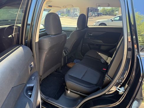 Used 2019 Mitsubishi Outlander ES FWD image 6