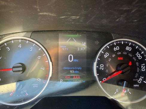 Used 2021 Toyota RAV4 LE image 10