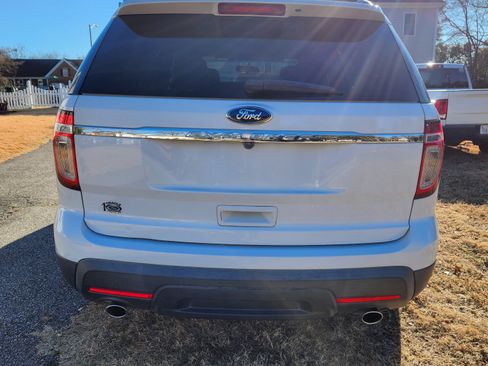 Used 2015 Ford Explorer FWD image 2