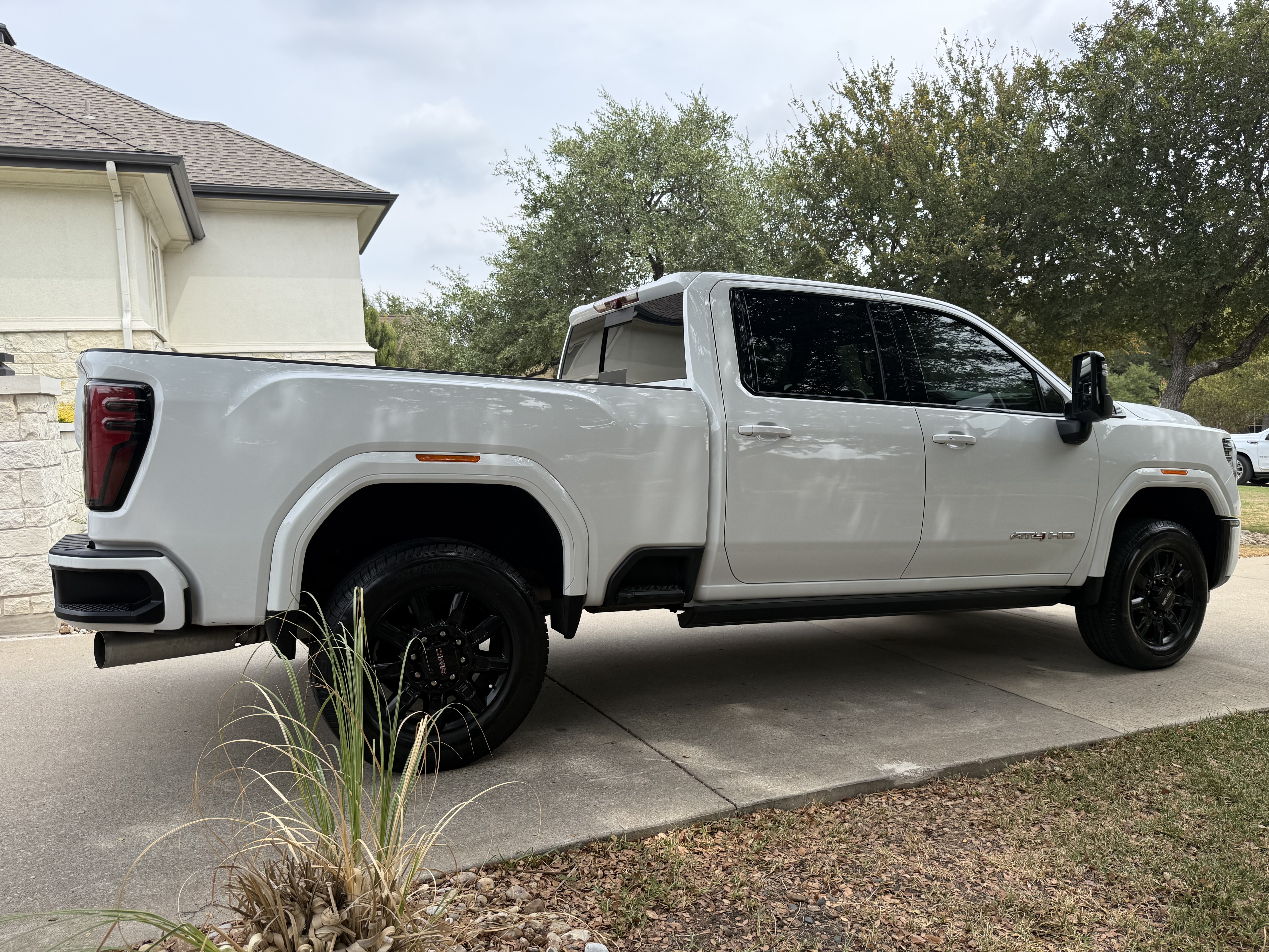 Used 2024 GMC Sierra 2500 AT4 w/ AT4 Premium Plus Package AWD/4WD image 8