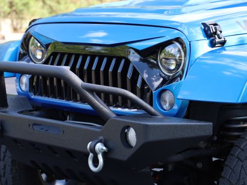 Used 2014 Jeep Wrangler Unlimited Sahara AWD/4WD image 6