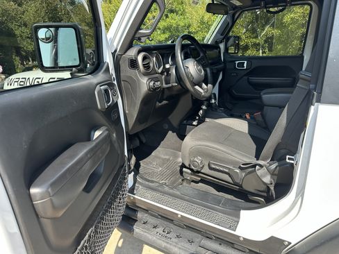 Used 2020 Jeep Wrangler Sport image 9