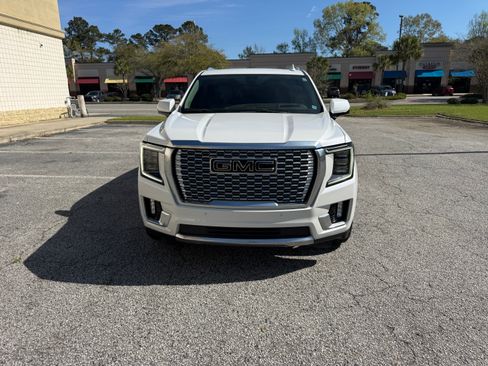 Used 2022 GMC Yukon Denali w/ Denali Premium Package image 2