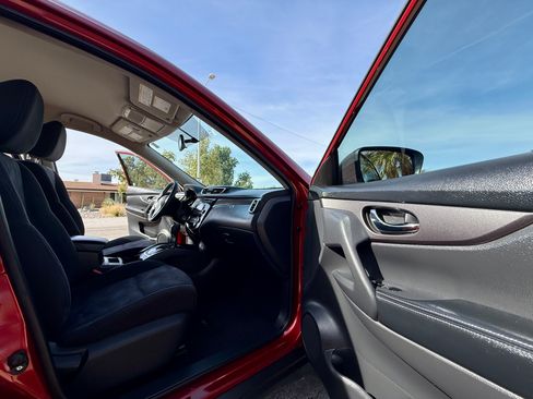 Used 2015 Nissan Rogue S image 23