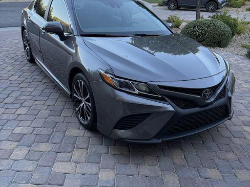 Used 2020 Toyota Camry SE image 1