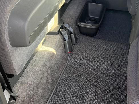 Used 2018 Nissan Frontier SV image 5