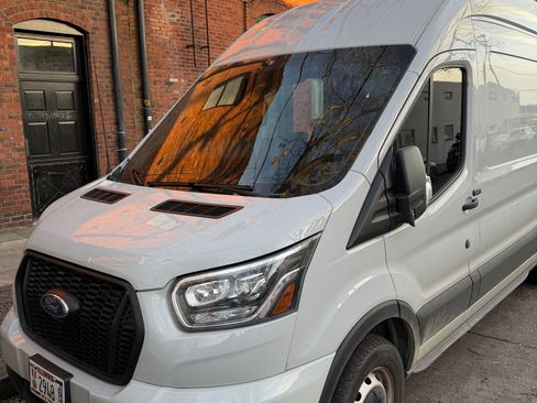 Used 2023 Ford Transit 250 148 High Roof Extended image 30