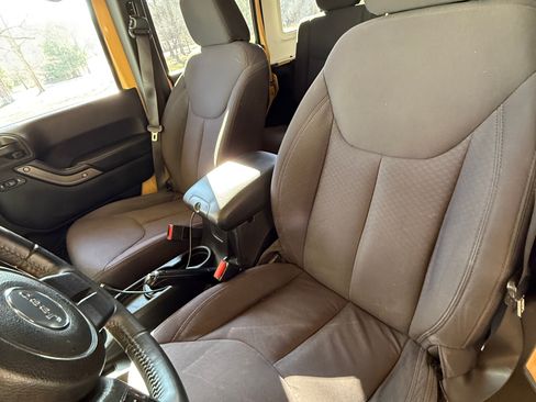 Used 2013 Jeep Wrangler Unlimited Sport image 13