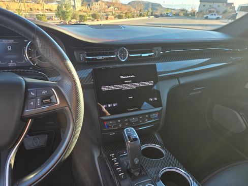 Used 2022 Maserati Quattroporte Modena Q4 image 8