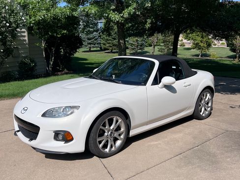Used 2014 MAZDA MX-5 Miata Grand Touring w/ Premium Package RWD image 1