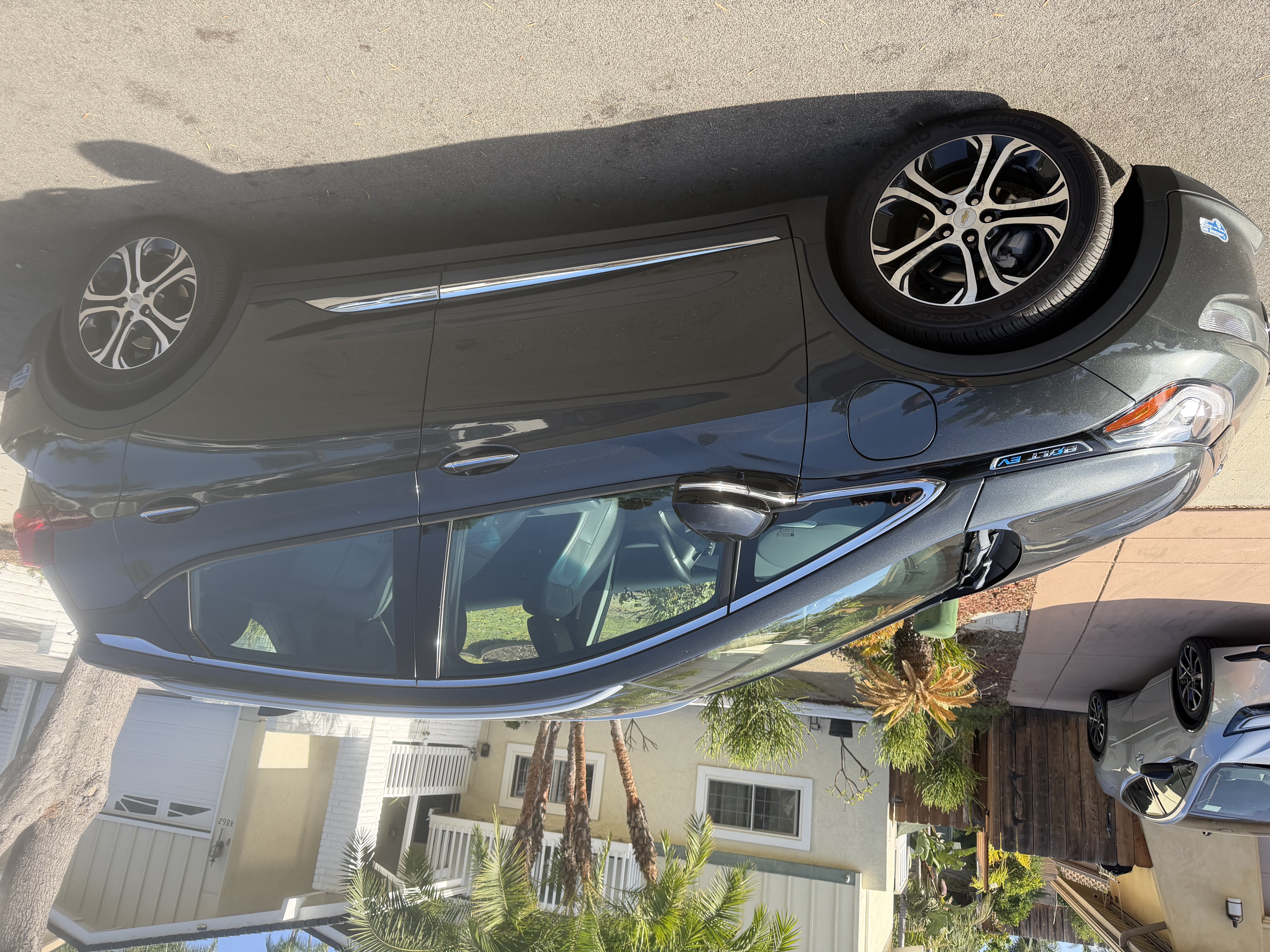 Used 2020 Chevrolet Bolt Premier w/ Infotainment Package FWD image 10