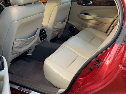 Used 2005 Jaguar XJ8 8 L Sedan 4D image 14