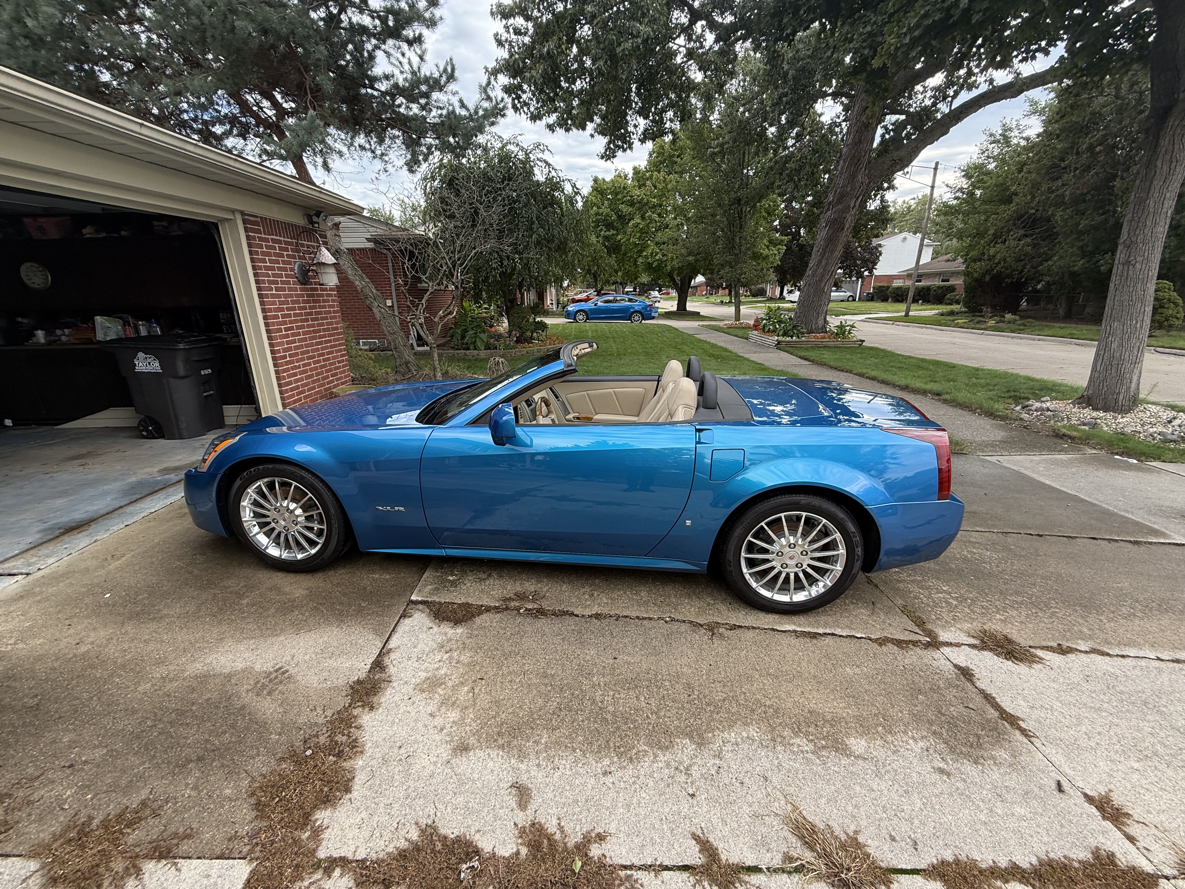 Used 2008 Cadillac XLR RWD image 15