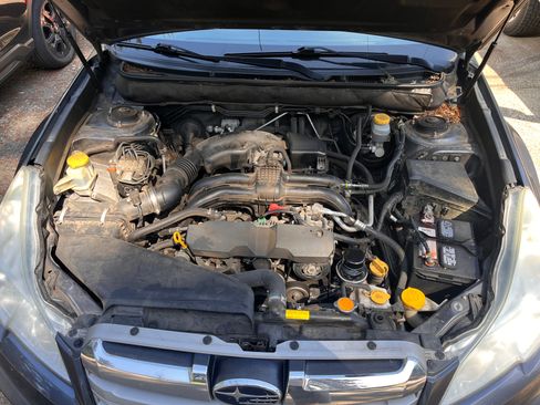 Used 2014 Subaru Outback 2.5i Premium AWD/4WD image 6