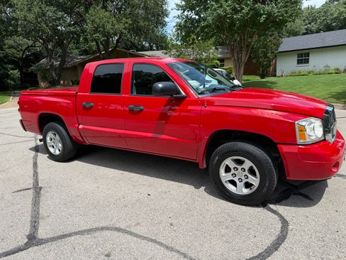 Used 2007 Dodge Dakota SLT w/ Trailer Tow Group RWD image 1
