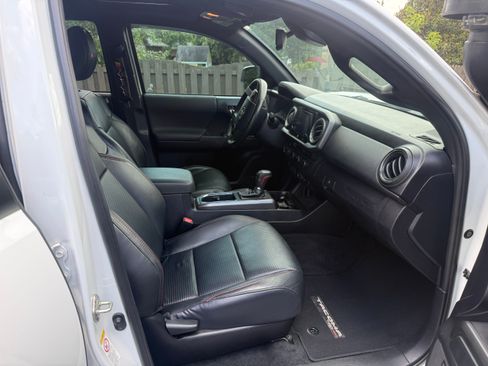 Used 2019 Toyota Tacoma TRD Pro AWD/4WD image 4