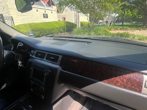 Used 2011 GMC Yukon XL Denali image 12