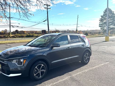 Used 2025 Kia Niro EX image 22