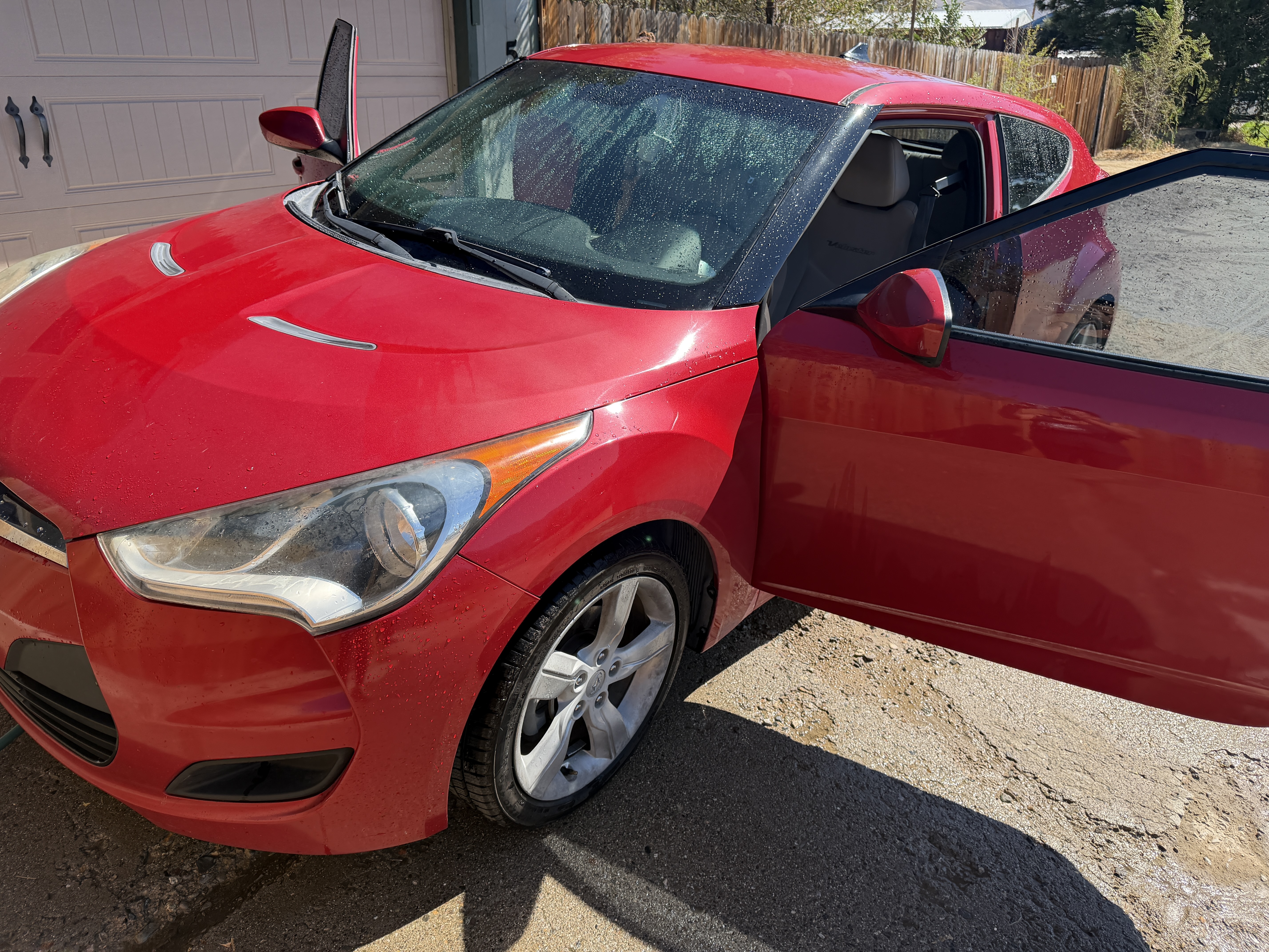 Used 2014 Hyundai Veloster FWD image 1