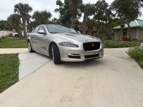 Used 2017 Jaguar XJ R-Sport RWD image 5