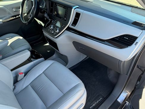 Used 2018 Toyota Sienna XLE Premium FWD image 9