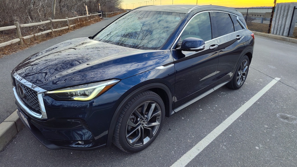 Used 2019 INFINITI QX50 Essential w/ Sensory Package AWD/4WD image 2