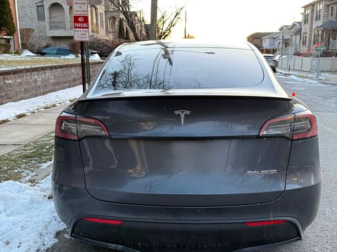 Used 2022 Tesla Model Y Performance image 5