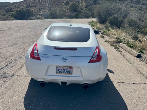 Used 2009 Nissan 370Z Touring RWD image 8