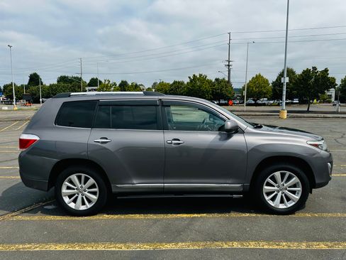 Used 2013 Toyota Highlander Limited AWD/4WD image 10
