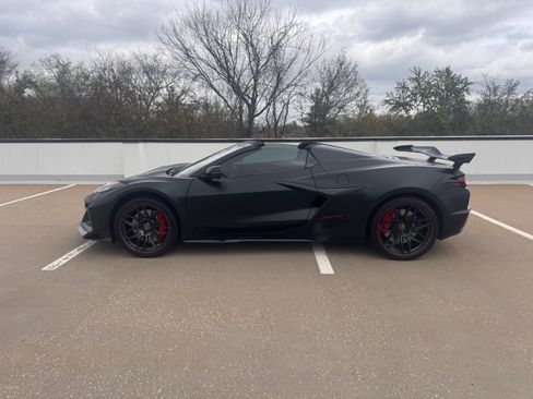 Used 2024 Chevrolet Corvette Z06 image 2
