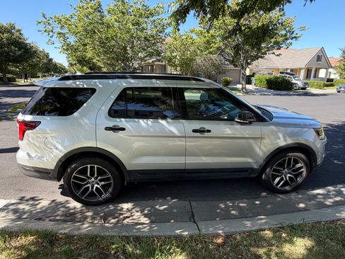 Used 2018 Ford Explorer Sport w/ Equipment Group 401A AWD/4WD image 9