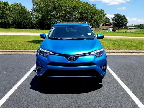 Used 2017 Toyota RAV4 Limited w/ Carpet Mat Package image 2