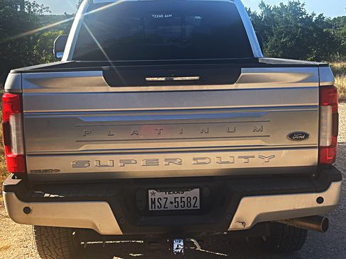 Used 2018 Ford F250 Platinum w/ Platinum Ultimate Package AWD/4WD image 6