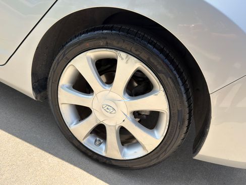 Used 2012 Hyundai Elantra Limited FWD image 13